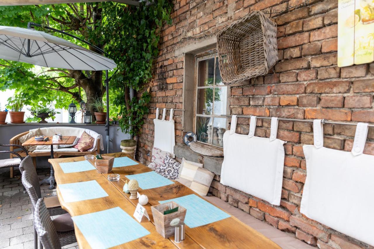Hotel Restaurant Gruener Baum Und Altes Tor Bad Waldsee Buitenkant foto
