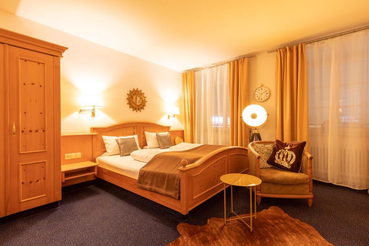 Hotel Restaurant Gruener Baum Und Altes Tor Bad Waldsee Buitenkant foto