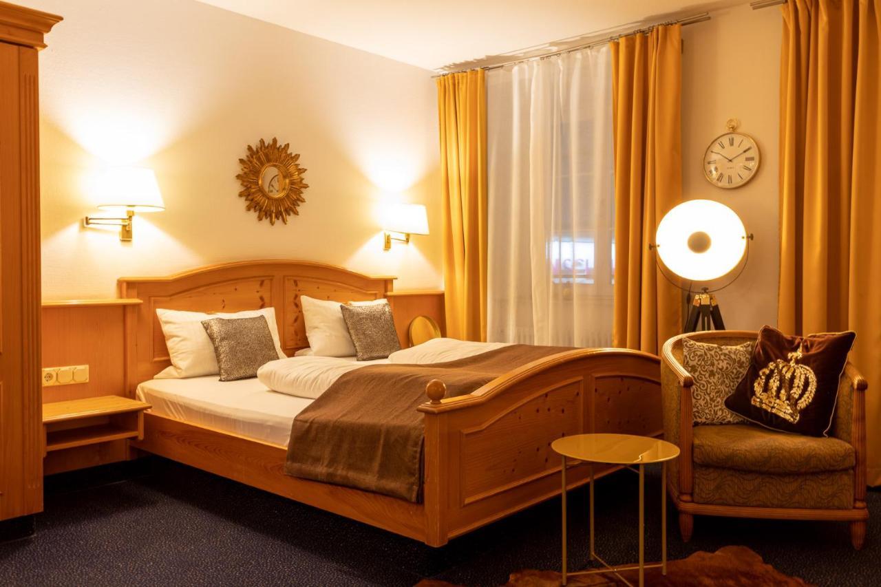 Hotel Restaurant Gruener Baum Und Altes Tor Bad Waldsee Buitenkant foto