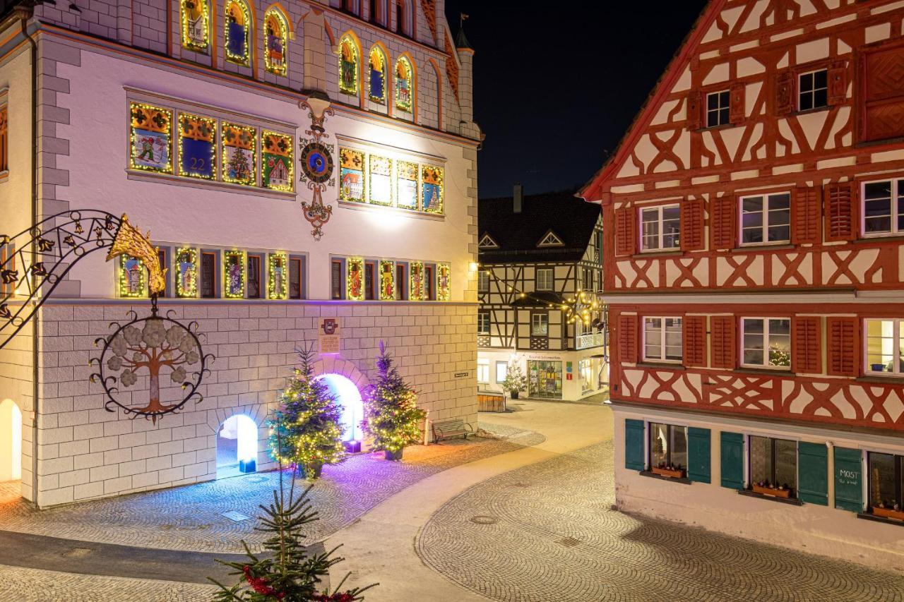 Hotel Restaurant Gruener Baum Und Altes Tor Bad Waldsee Buitenkant foto